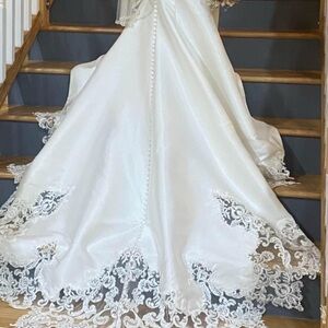 Elegant White Lace Wedding Dress